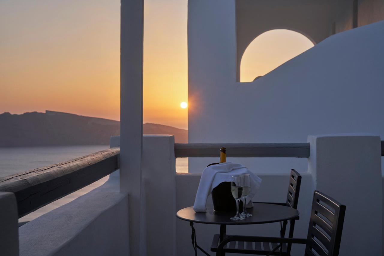 Mr And Mrs White Oia - Santorini Hotel Exterior photo